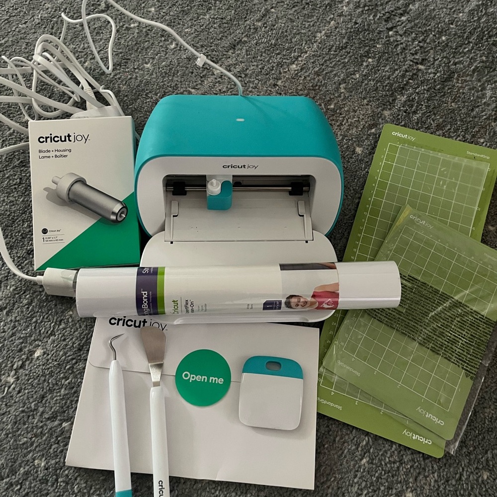 Cricut Joy Cutting Machine in Teal